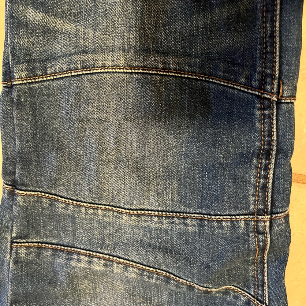 Sexy flare-leg Free People jeans with ankle buttons. Never worn.